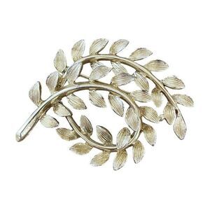 Lisner Gold Tone Multi Leaf Brooch Vintage